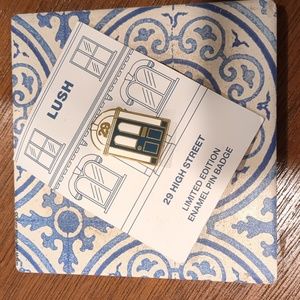 Limited Edition: 29 High Street Enamel Pin